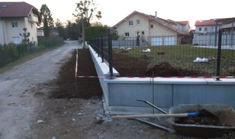 Construction de muret de clôture et pose de clôture à Bons-en-Chablais