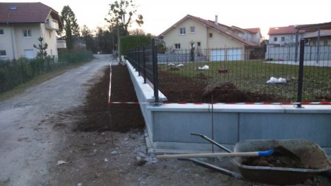 Construction de muret de clôture et pose de clôture à Bons-en-Chablais